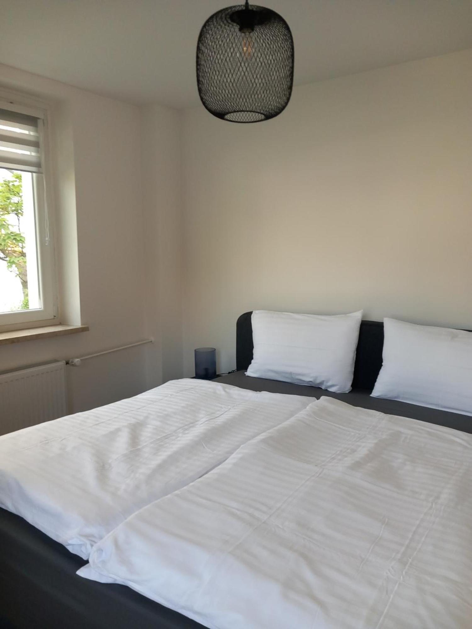 City Apartment Duisburg 1#Netflix &Wlan &Kingsize Bett &Kaffee Maschine & Central & 500M Innenhafen & 2 Min U Bahn Esterno foto