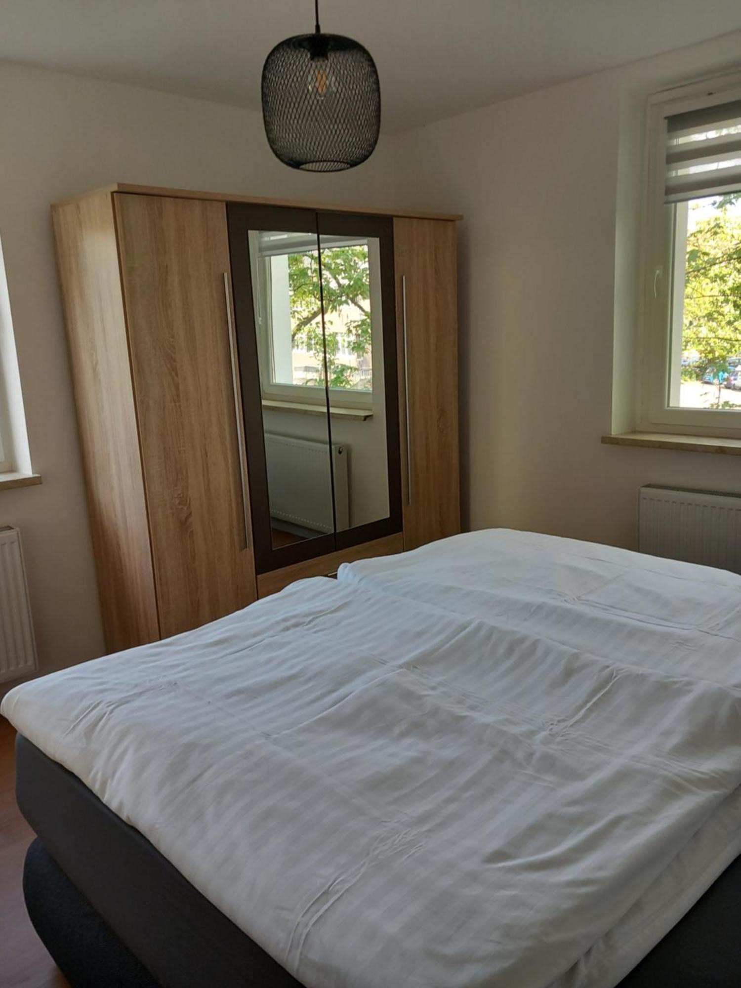 City Apartment Duisburg 1#Netflix &Wlan &Kingsize Bett &Kaffee Maschine & Central & 500M Innenhafen & 2 Min U Bahn Esterno foto