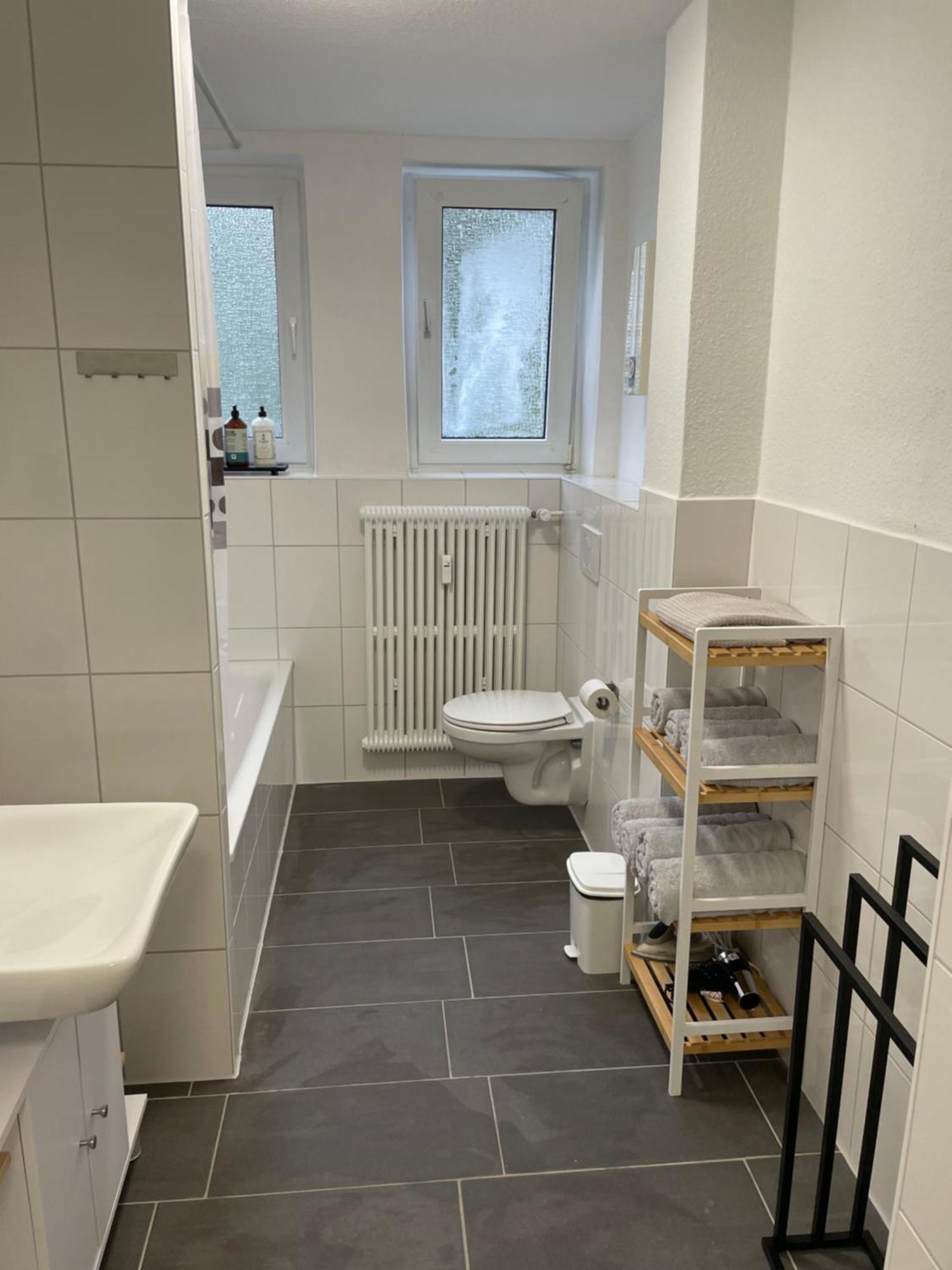 City Apartment Duisburg 1#Netflix &Wlan &Kingsize Bett &Kaffee Maschine & Central & 500M Innenhafen & 2 Min U Bahn Esterno foto
