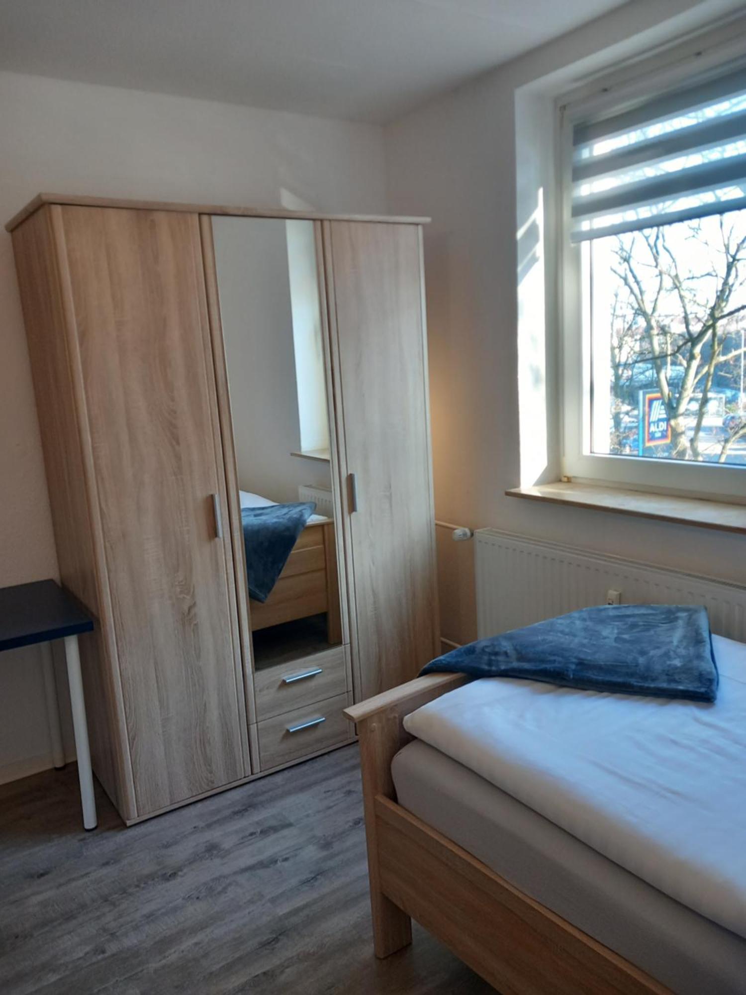 City Apartment Duisburg 1#Netflix &Wlan &Kingsize Bett &Kaffee Maschine & Central & 500M Innenhafen & 2 Min U Bahn Esterno foto