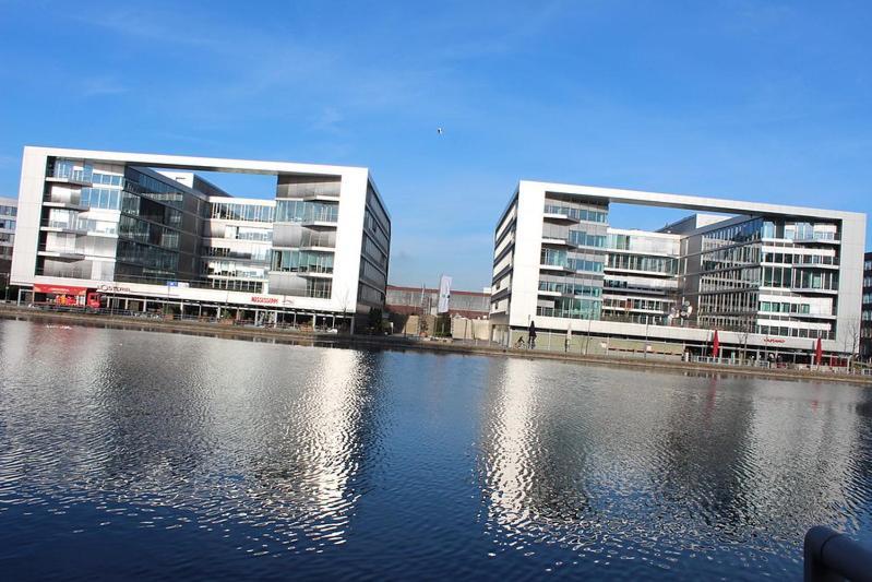 City Apartment Duisburg 1#Netflix &Wlan &Kingsize Bett &Kaffee Maschine & Central & 500M Innenhafen & 2 Min U Bahn Esterno foto